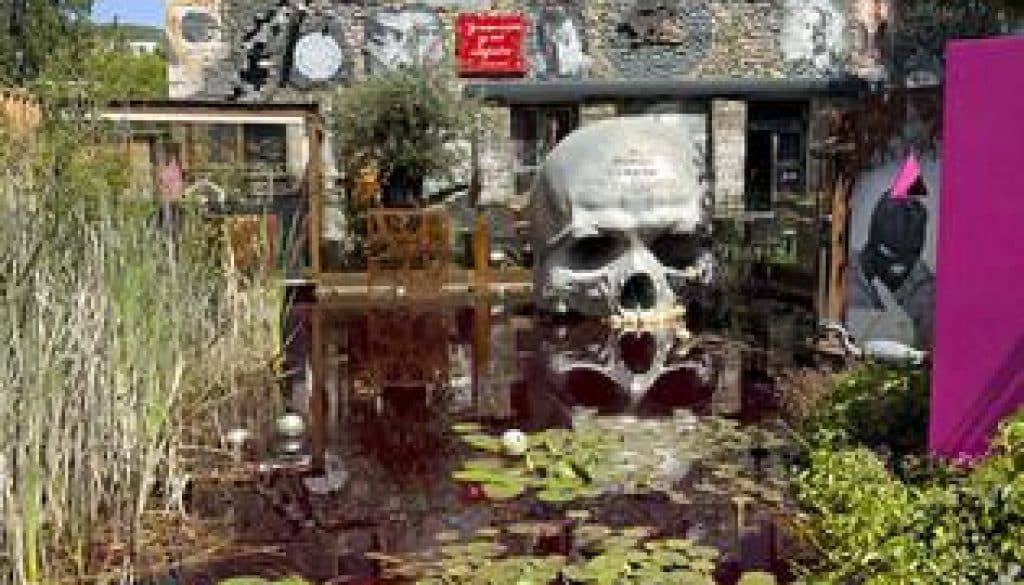 « The Basin of Vanities » at The Abode of Chaos