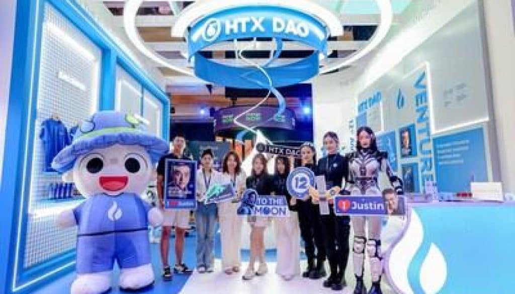 At the booth, futuristic robot cosplayers and immersive interactive activities delivered guests an unprecedentedly enjoyable experience. (PRNewsfoto/HTX DAO)