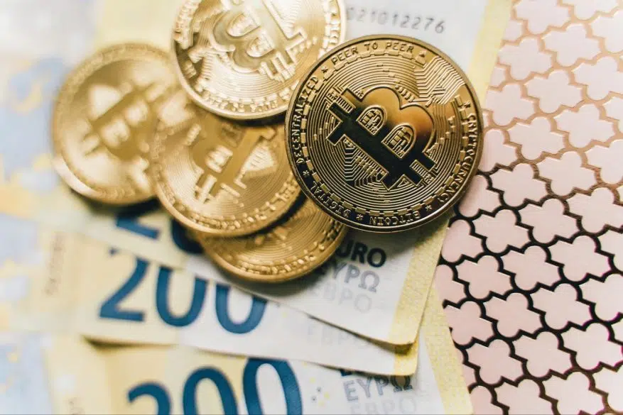 Why Are Stablecoin Rails Replacing Wire Transfers? 2 https://usethebitcoin.com/wp-content/uploads/2026/01/image-4.jpeg UseTheBitcoin stablecoin with paper money