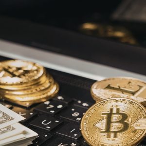 Home 22 UseTheBitcoin How Secure Are Crypto Remittance Platforms Compared to Traditional Money Transfer Services?