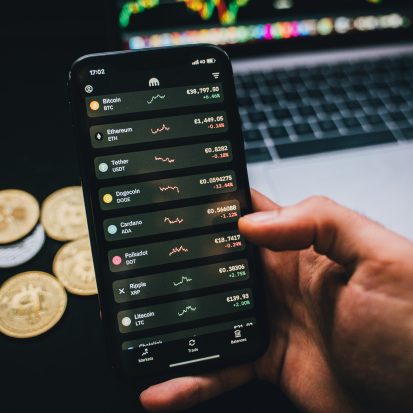 What Cryptocurrency to Buy: A Clear Explanation for New and Returning Investors